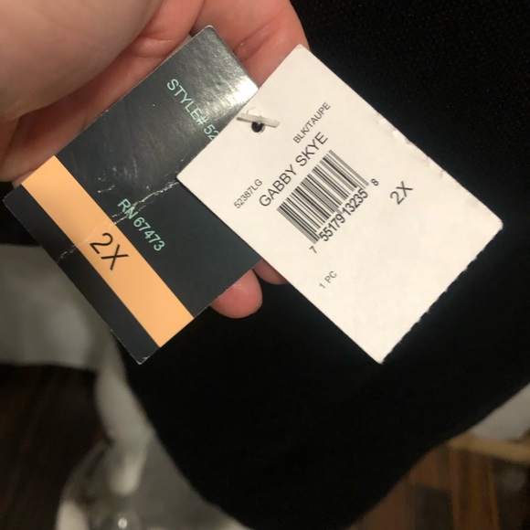 Gabby Skye Plus Size floral knit dress - Picture 6 of 9